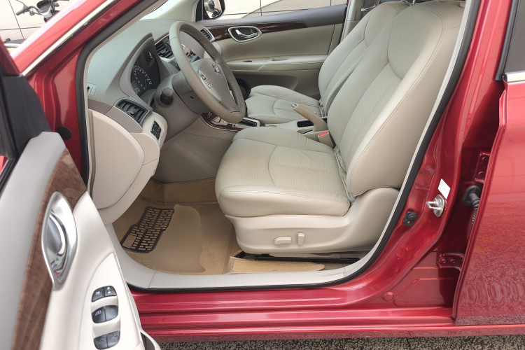 日产 轩逸 2014款 1.6XV CVT尊享版中控内饰19