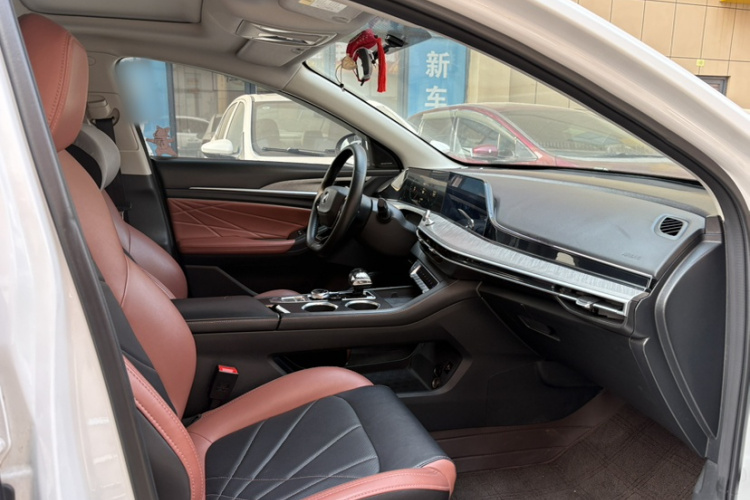 长安 逸动 2022款 PLUS 蓝鲸NE 1.4T GDI DCT尊贵版车身外观6004