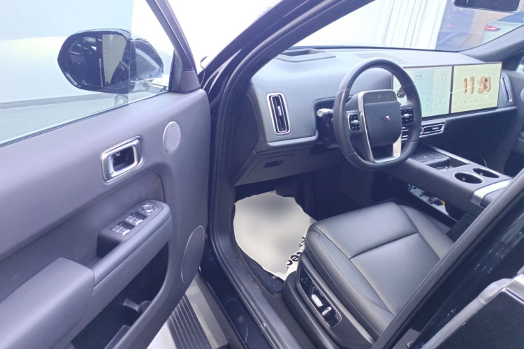 理想汽车 理想L9 2024款 Ultra中控内饰20