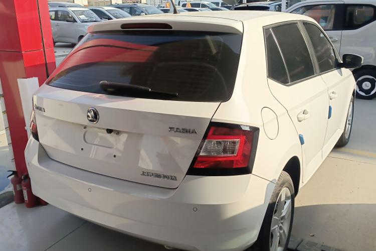 斯柯达 晶锐 2017款 1.4L 自动车享版车身外观7