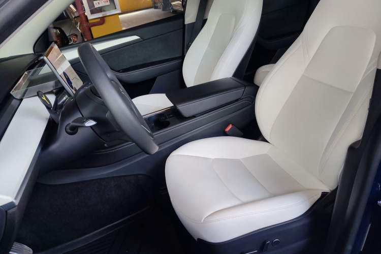 特斯拉 Model Y 2021款 长续航全轮驱动版中控内饰19