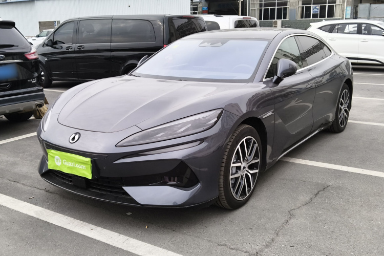 腾势Z9 2024款 1100km 四驱Max版车身外观1