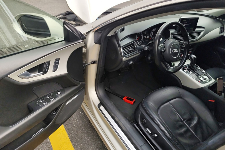 奥迪A7 2016款 40 TFSI 进取型中控内饰7003