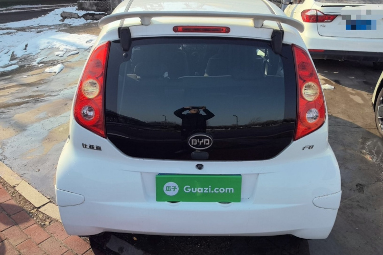 比亚迪F0 2015款 1.0L 铉酷型车身外观6