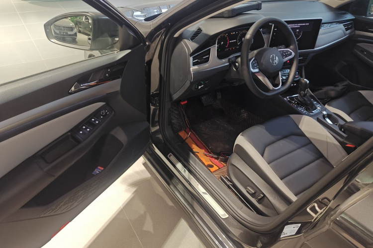 大众 宝来 2023款 300TSI DSG尊行版中控内饰20