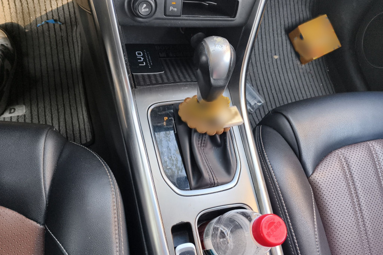 比亚迪 宋 2016款 盖世版 1.5TID 自动精英型局部细节18