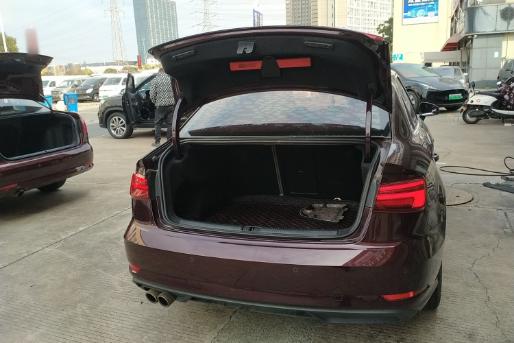 奥迪A3 2018款 30周年年型 Limousine 35 TFSI 进取型机舱底盘23