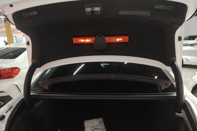 奥迪A4L 2022款 40 TFSI 时尚动感型机舱底盘23