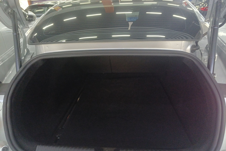 小鹏P7 2021款 480N机舱底盘23