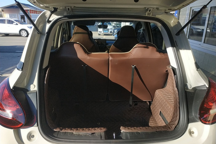 五菱汽车 五菱缤果 2023款 333km 快享款机舱底盘23