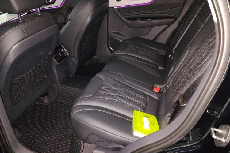 红旗HS5 2025款 2.0T 两驱旗享Pro版中控内饰21