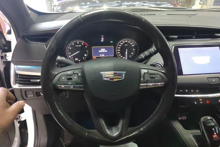 凯迪拉克XT4 2018款 28T 两驱领先型中控内饰13