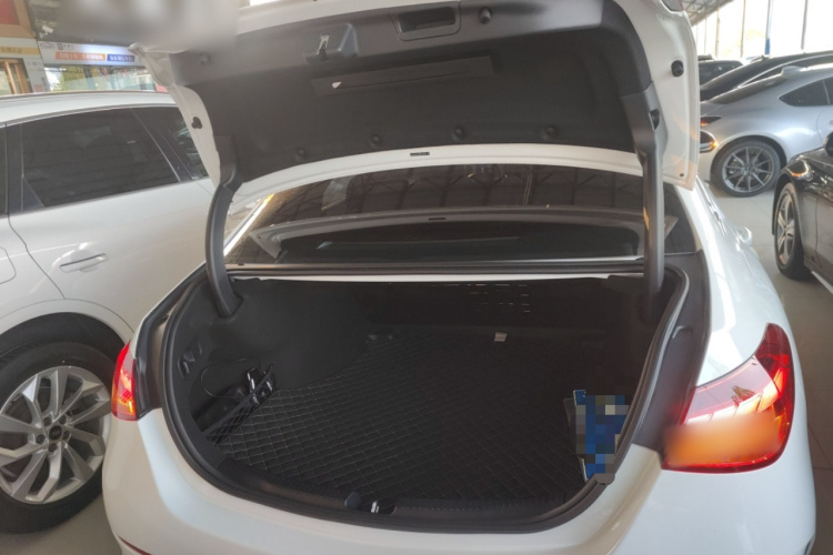 奔驰C级 2022款 C 260 L 运动版机舱底盘23