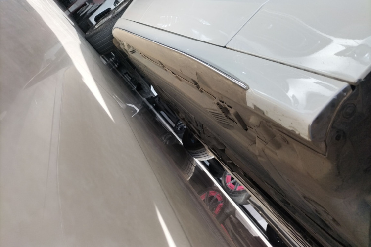 奔驰C级 2022款 C 200 L 运动版局部细节9001