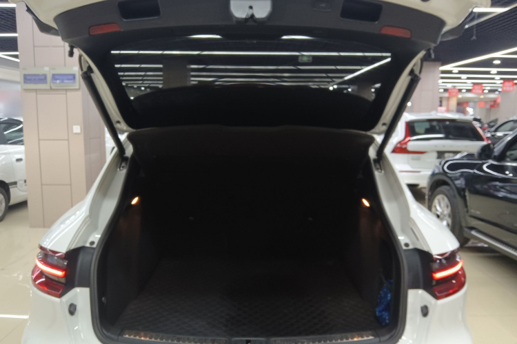 保时捷 2017款  Macan 2.0T机舱底盘23