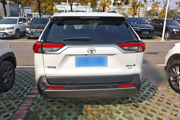 丰田 RAV4荣放 2021款 2.0L CVT四驱尊贵版车身外观6