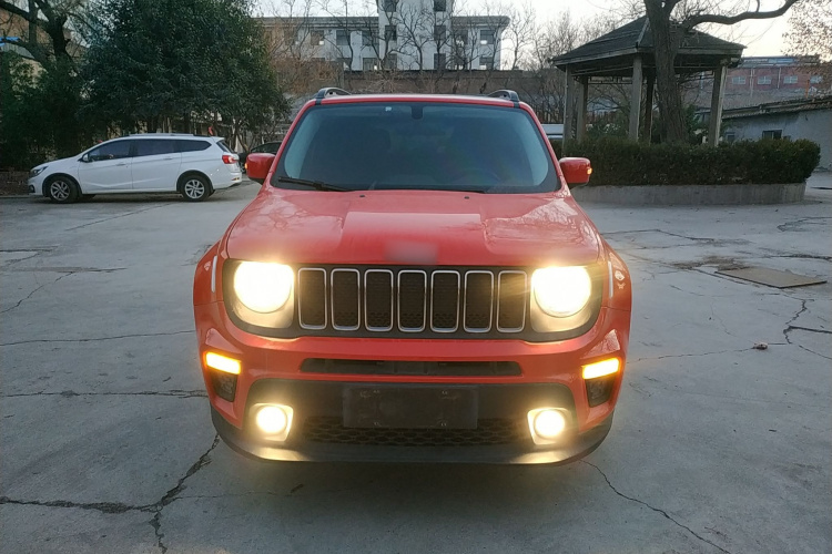 Jeep 自由侠 2019款 220T 自动领先版车身外观2