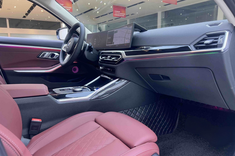 宝马3系 2024款 320Li M运动套装中控内饰7009