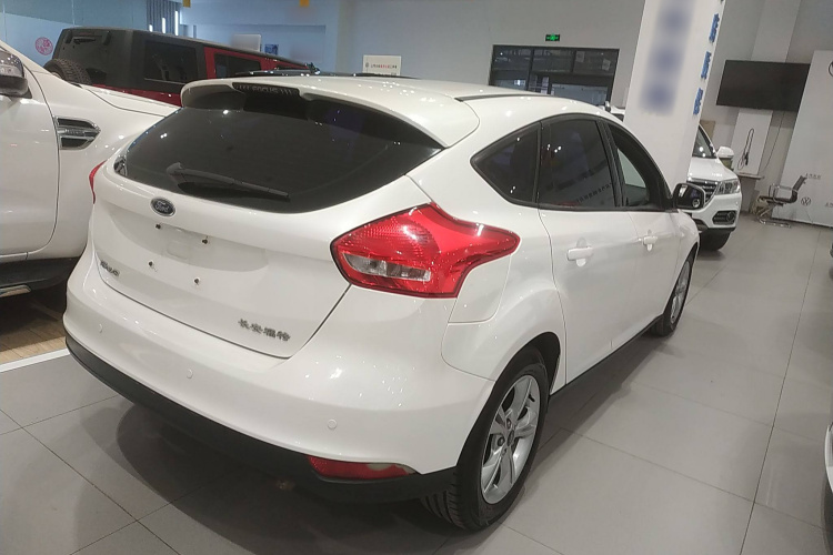 福特 福克斯 2015款 两厢 1.6L 自动舒适型车身外观6005