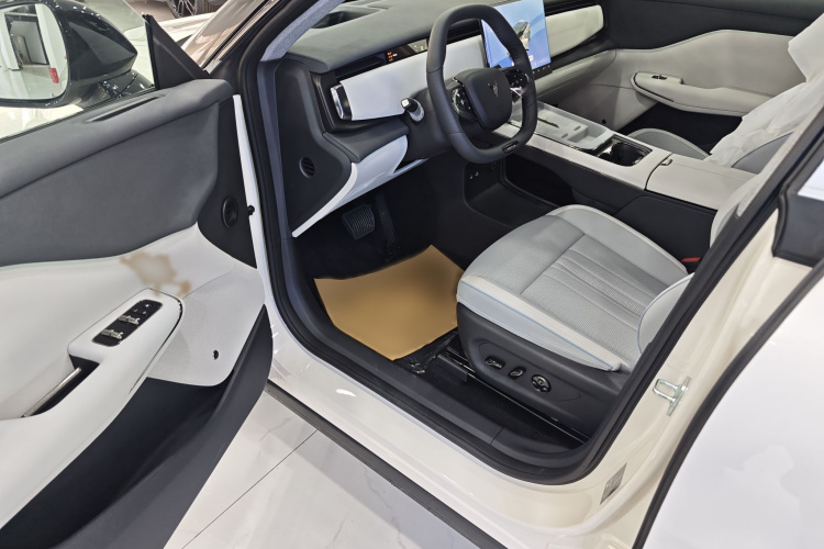 岚图汽车 岚图知音 2024款 长续航智享版中控内饰7005