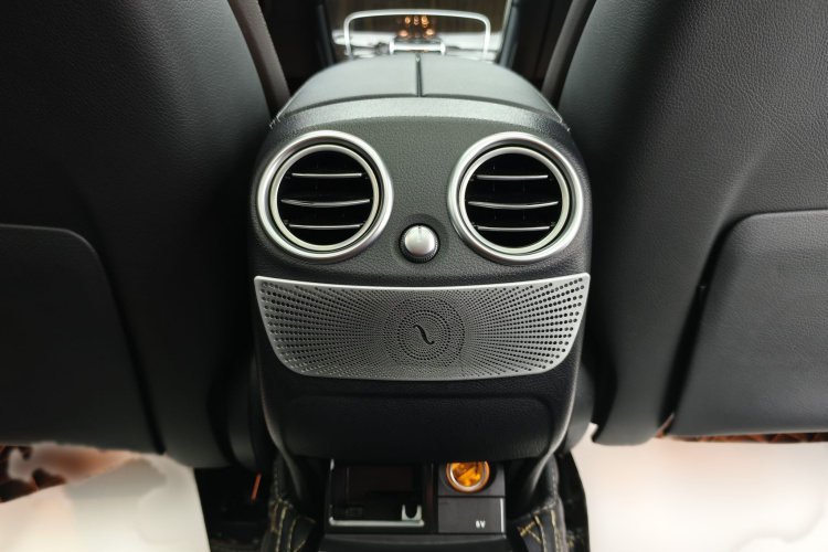 奔驰GLC 2018款 改款 GLC 260 4MATIC 动感型局部细节9009