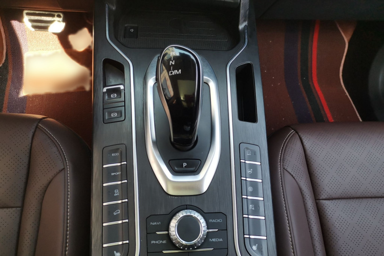 魏牌 VV6 2018款 2.0T 两驱超豪型 国V局部细节18