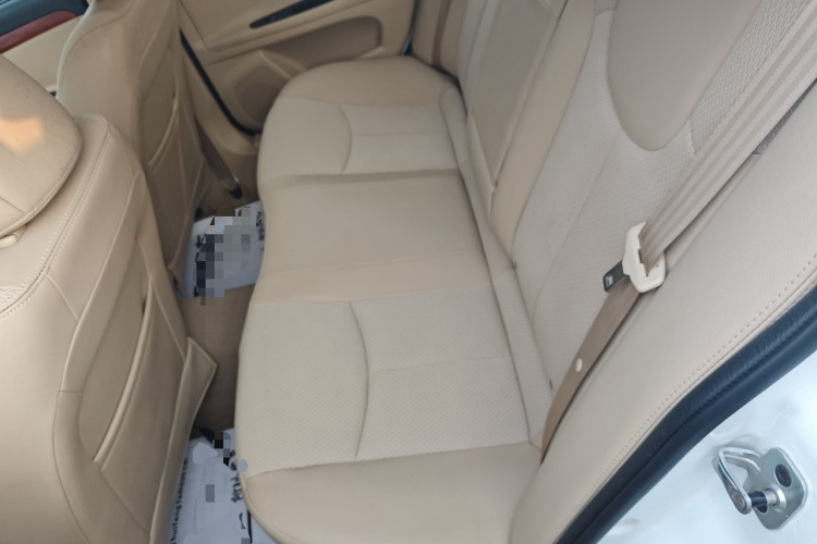 荣威350 2014款 1.5L 自动迅悦版中控内饰21