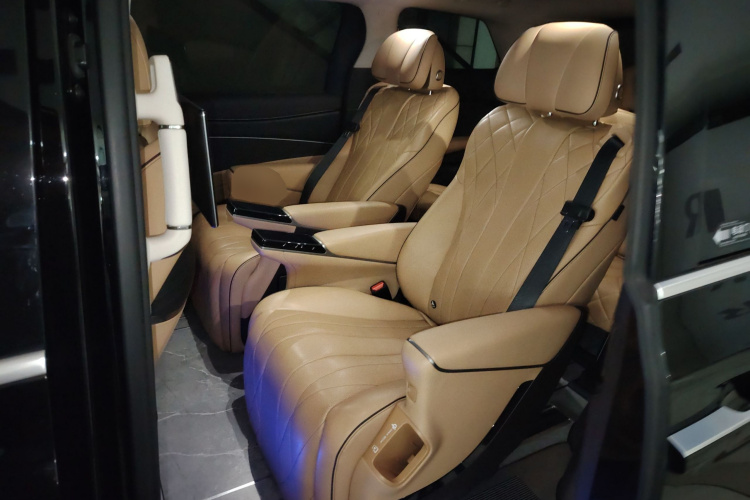 腾势D9 2024款 DM-i 980 四驱尊荣型中控内饰21