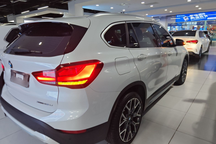 宝马X1 2022款 改款 xDrive25Li 尊享型车身外观6005