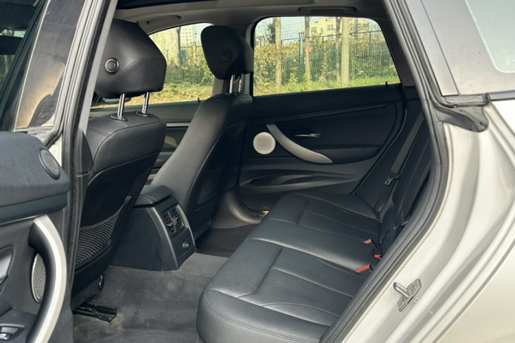 宝马3系GT 2017款 320i 时尚型车身外观6008