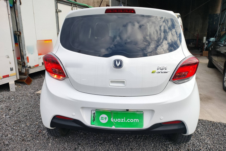 长安欧尚 奔奔E-Star 2021款 国民版 心怡版（快充版）磷酸铁锂（31.18kWh）车身外观6