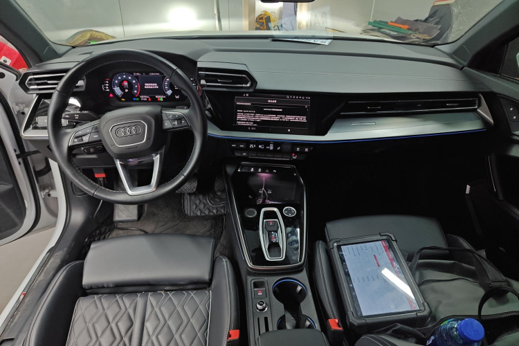 奥迪A3 2025款 Sportback 35TFSI 飞驰尊享型中控内饰12