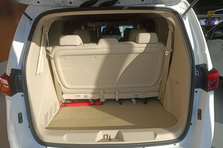 别克GL8 2023款 陆上公务舱 652T 豪华型机舱底盘23