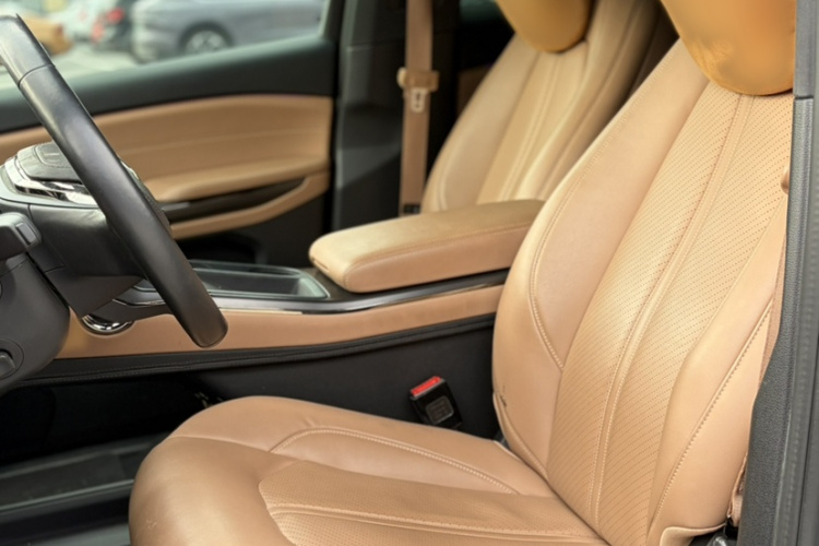 蔚来ES6 2020款 420KM 运动版中控内饰7005