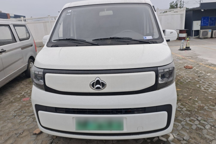 长安凯程 长安睿行EM60 2025款 客运版 舒适型 6座 300km 背掀门车身外观2