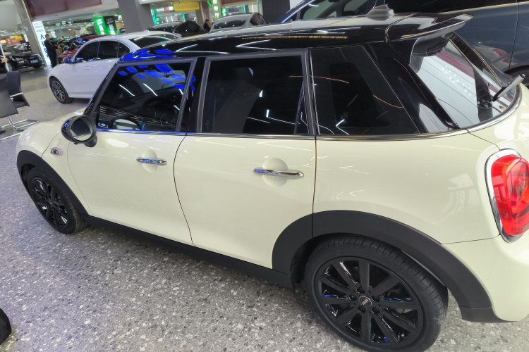MINI 2016款 2.0T COOPER S 五门版车身外观6003