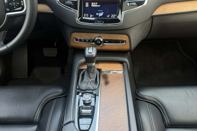 沃尔沃XC90  T6 智尊版 7座中控内饰7003