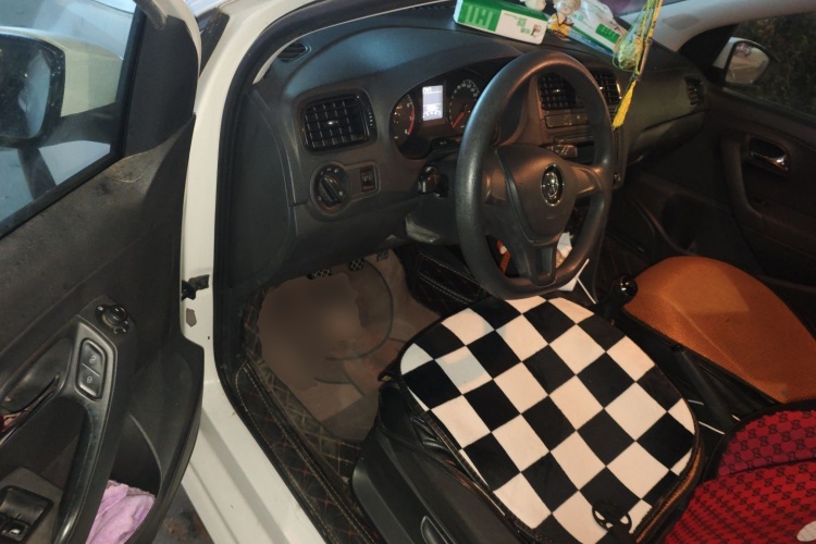 大众 Polo 2014款 1.4L 手动风尚版中控内饰20