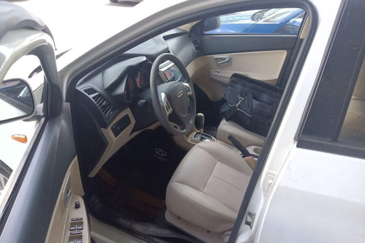 奇瑞 风云2 2013款 两厢 1.5L AMT锐意版中控内饰20