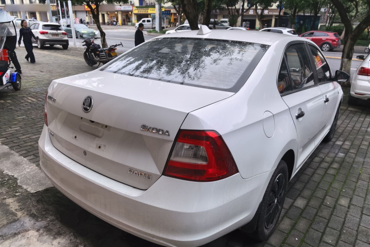 斯柯达 昕锐 2016款 1.6L 自动前行版车身外观7