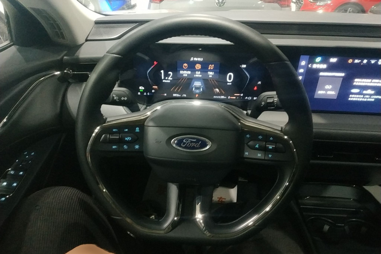 福特 蒙迪欧 2023款 EcoBoost 180 豪华型中控内饰13