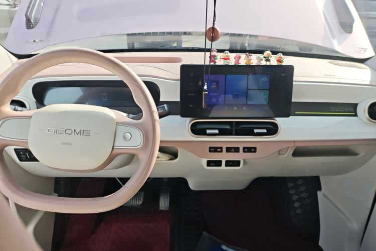 吉利银河 2025款 210km 熊猫卡丁中控内饰12