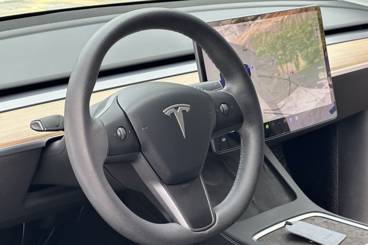 特斯拉 Model Y 2021款 标准续航后驱版中控内饰7002