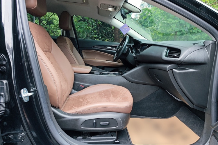 别克 君威 2020款 552T 豪华型中控内饰7009