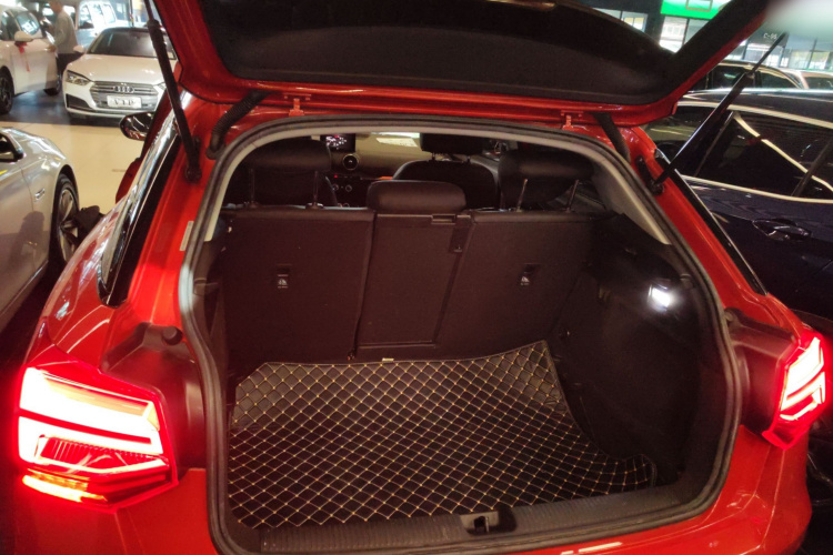 奥迪Q2L 2018款 35 TFSI 上市专享版 国VI机舱底盘23