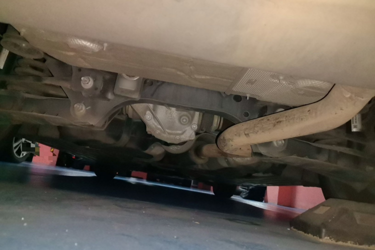 宝马3系 2014款 320Li 时尚型局部细节9009