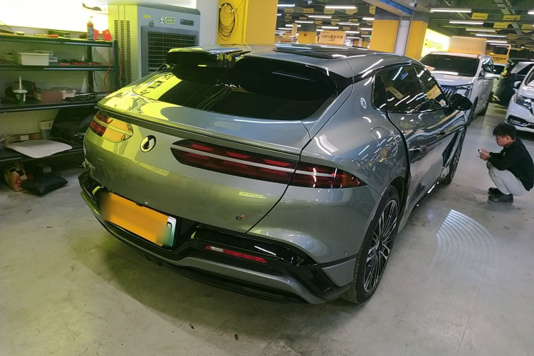 腾势Z9 2024款 1100km 四驱Max版车身外观7