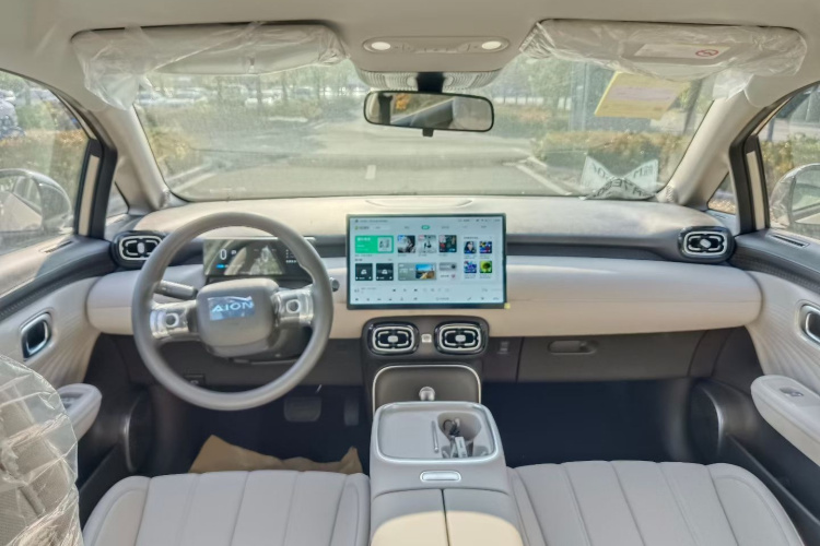 埃安 AION UT 2025款 330星辉版中控内饰7003