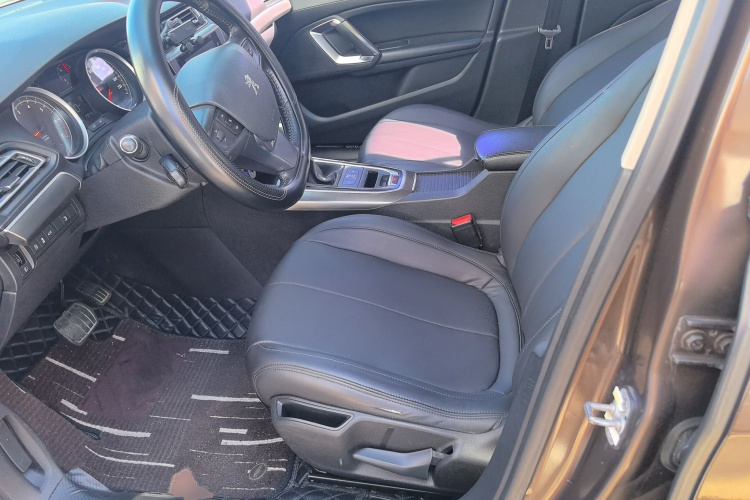 标致408 2016款 1.6T 自动豪华版中控内饰19