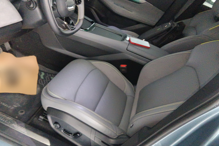 领克08 EM-P 2025款 220km 四驱性能Halo局部细节19